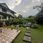 Villa Bougenville 2, Jalan Raya Kota Bunga