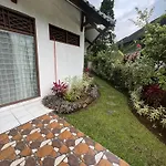 Villa Bougenville 2, Jalan Raya Kota Bunga