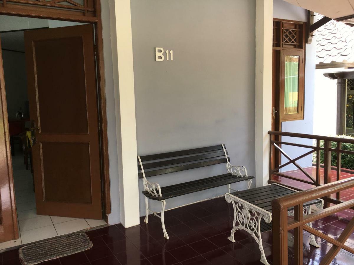 Bougenville 2, Jalan Raya Kota Bunga Puncak