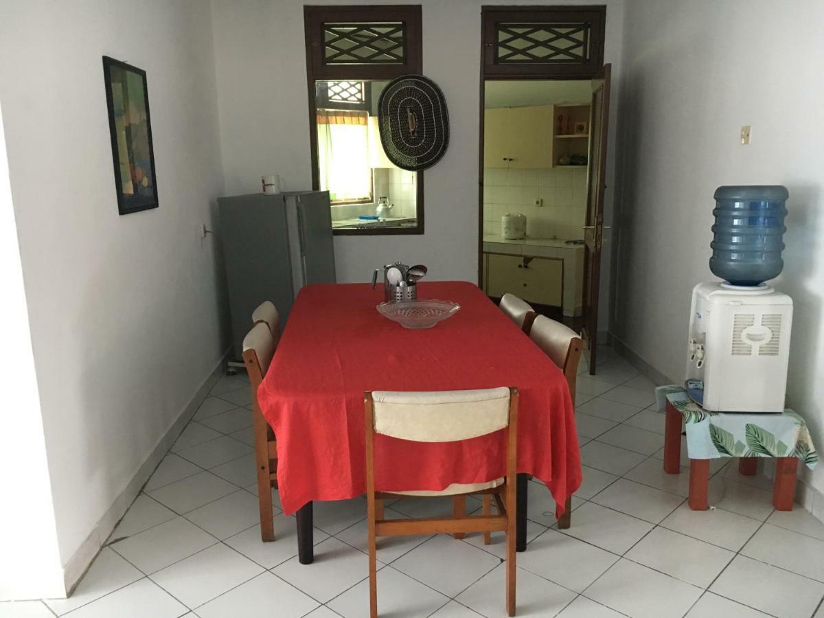Villa Bougenville 2, Jalan Raya Kota Bunga *