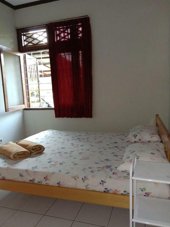Villa Bougenville 2, Jalan Raya Kota Bunga