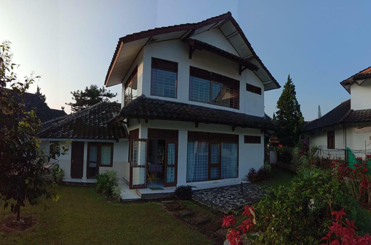 Bougenville 2, Jalan Raya Kota Bunga Villa